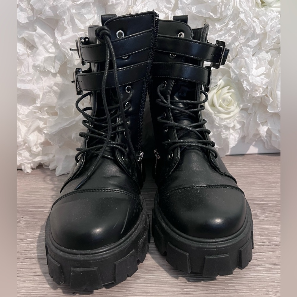 Cape Robbin Sura Platform Combat Boots Size 8
